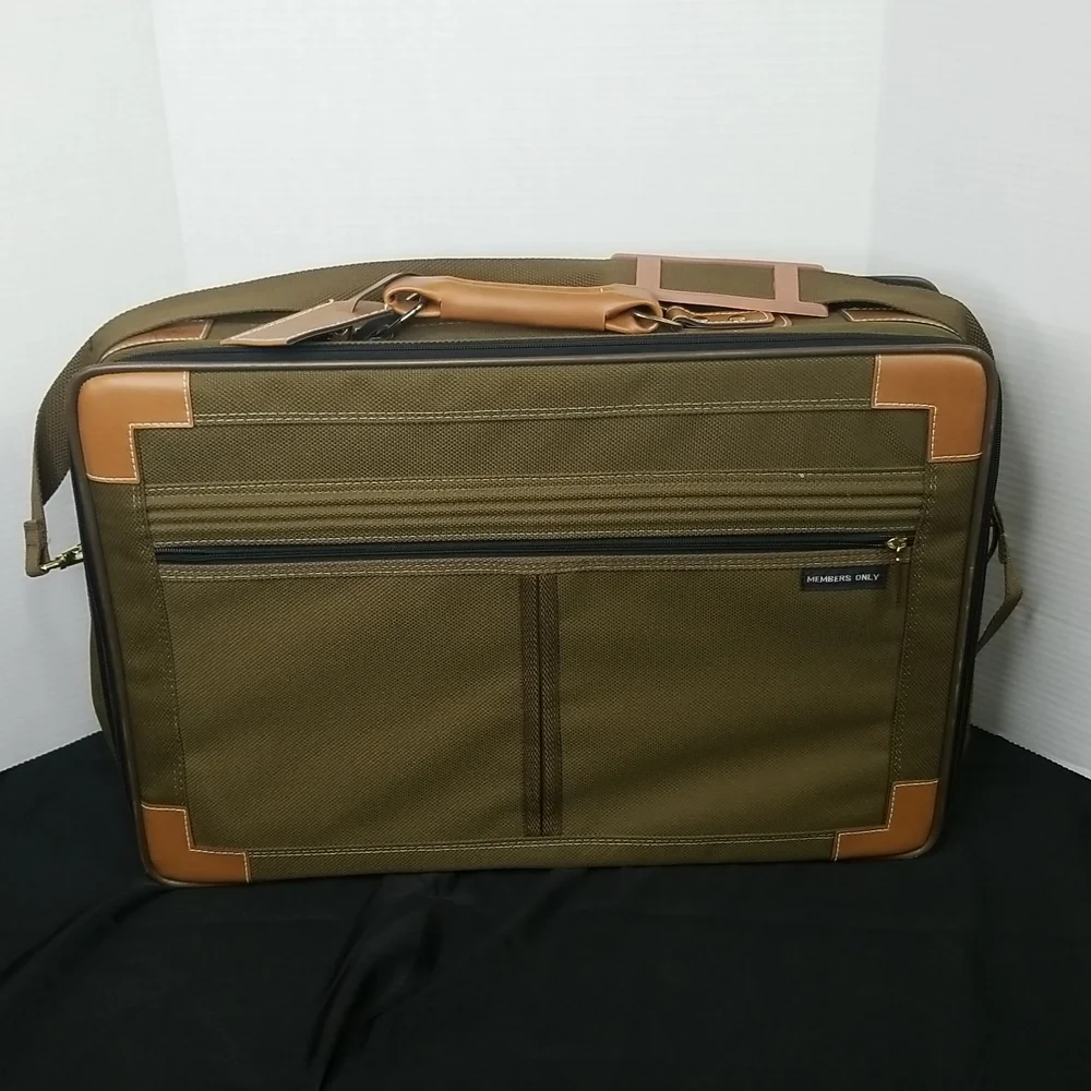 VINTAGE MEMBERS ONLY OLIVE GREEN SUITCASE/ CARRY-ON LUGG 14